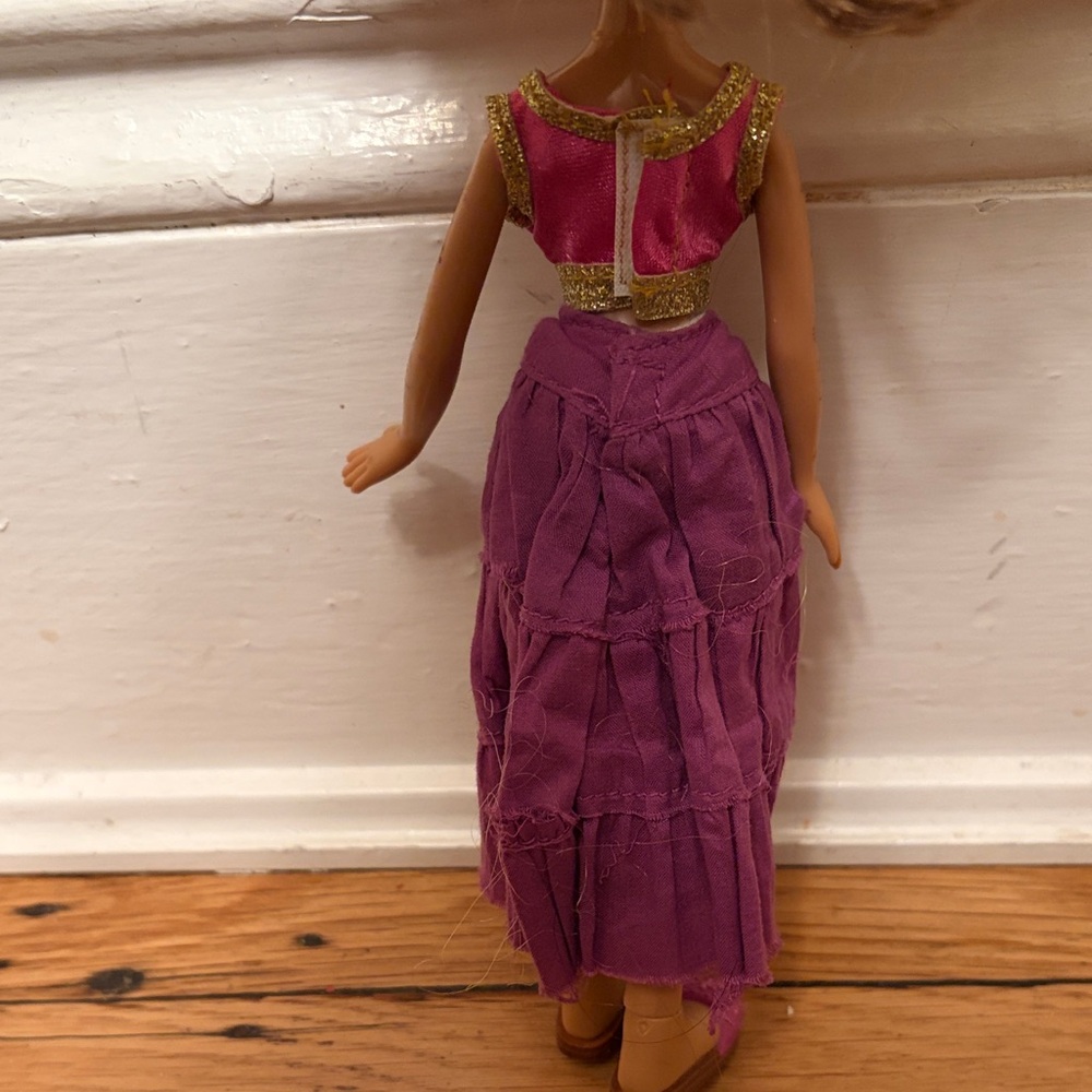 Bratz Genie Magic Yasmin Doll with Purple Outfit and Brown Hair - Picture 6 of 11